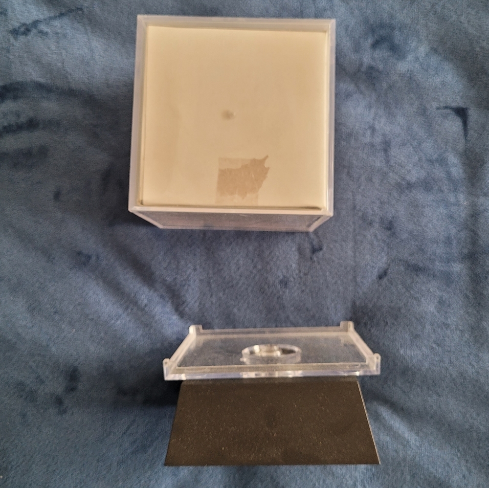 Rotating Photo Cube with Stand, Battery  Powered.